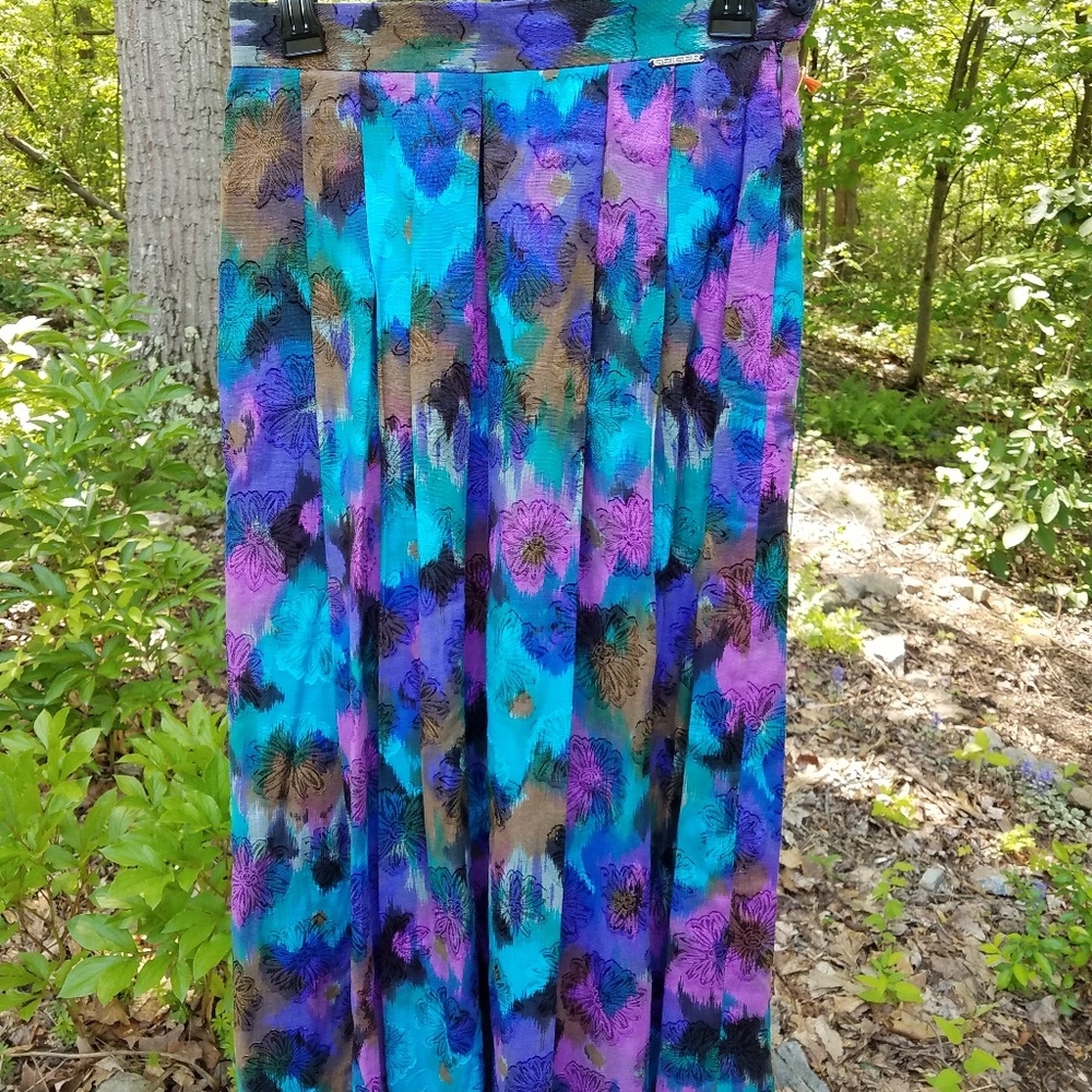 Vintage designer skirt by Geiger